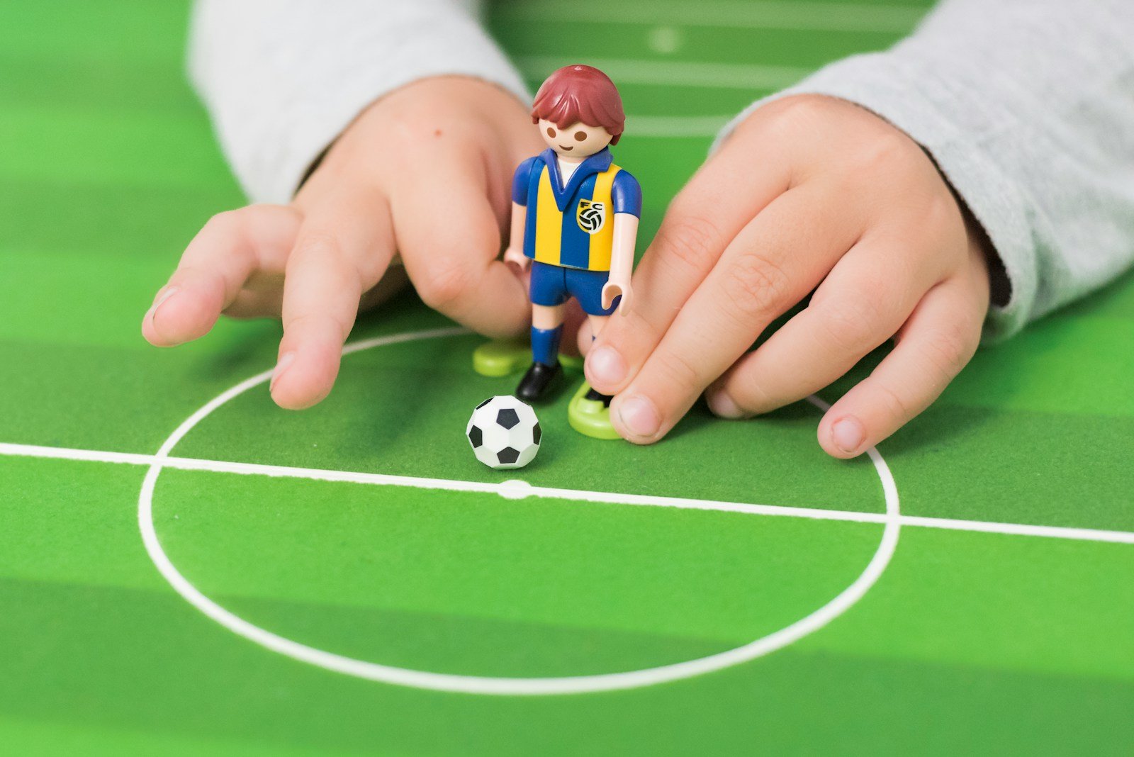 person playing minifig soccer - Best Selling Toys